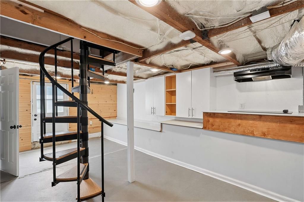 Image 35 of property listing at 1992 Shalimar Drive NE, Atlanta, GA 30345