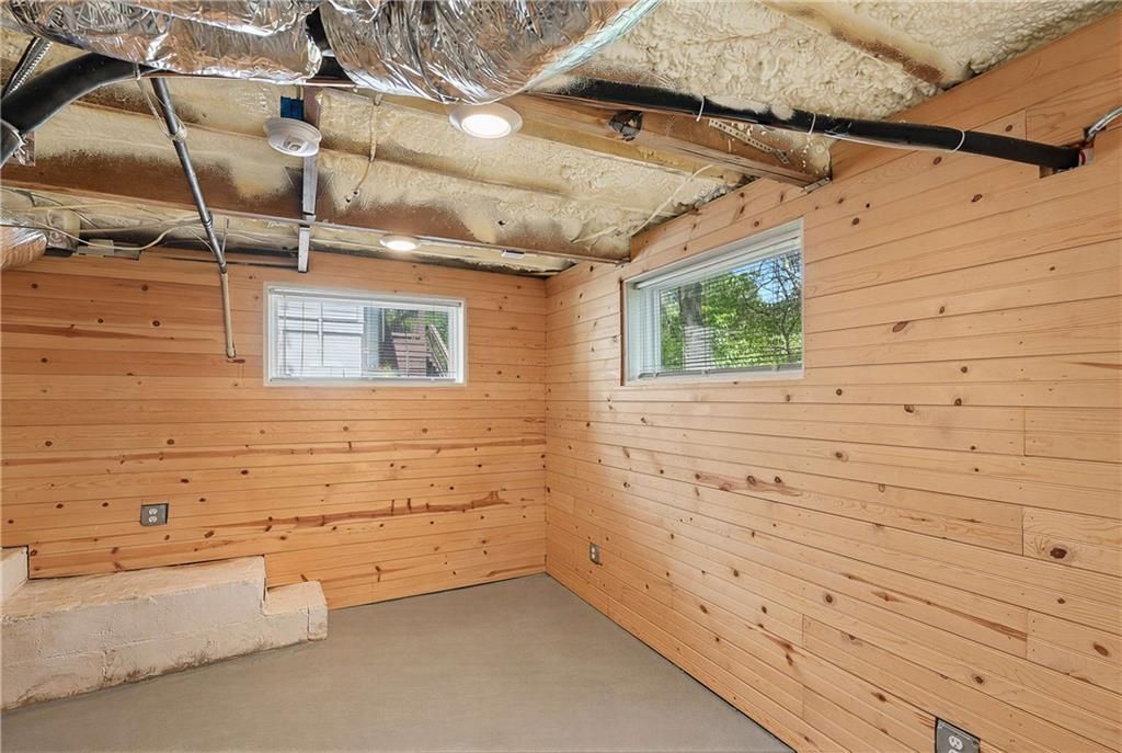 Image 37 of property listing at 1992 Shalimar Drive NE, Atlanta, GA 30345