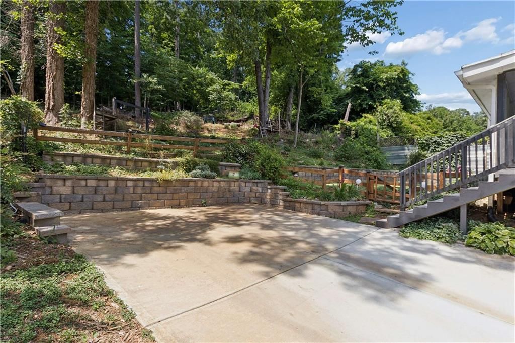 Image 47 of property listing at 1992 Shalimar Drive NE, Atlanta, GA 30345