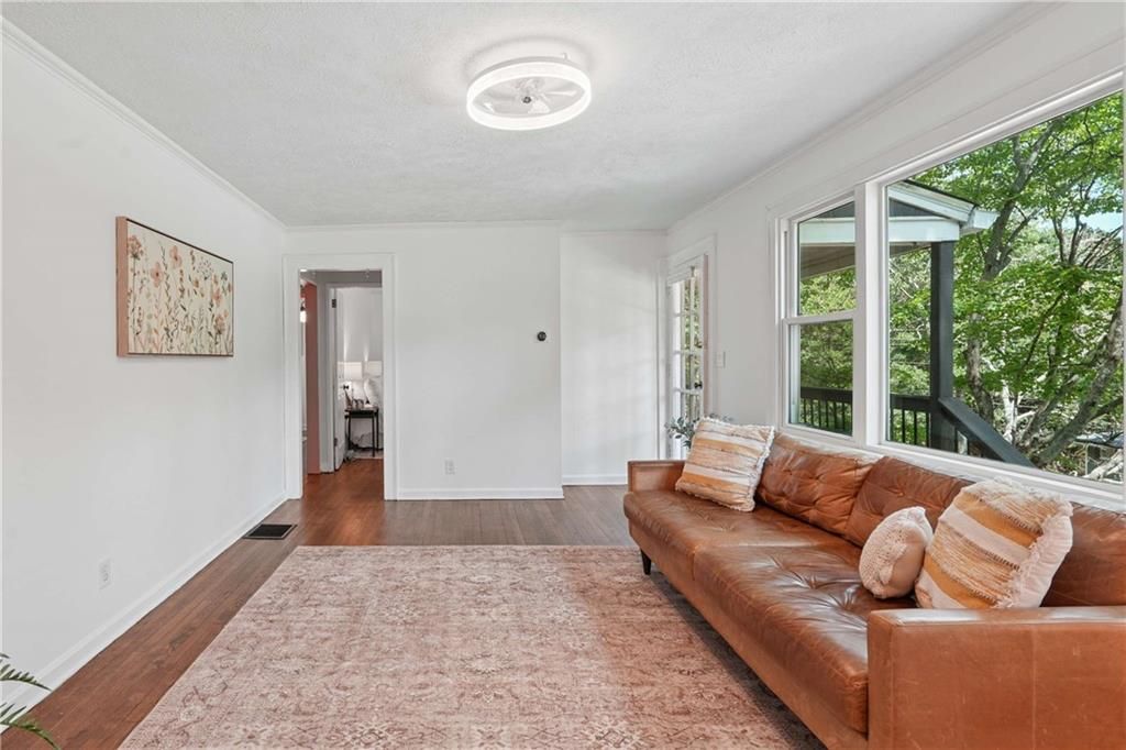 Image 6 of property listing at 1992 Shalimar Drive NE, Atlanta, GA 30345