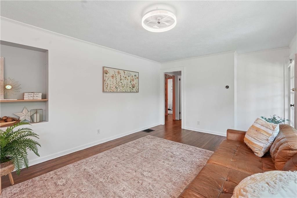 Image 7 of property listing at 1992 Shalimar Drive NE, Atlanta, GA 30345