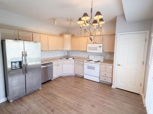 6729 S PINE LANDING WAY, West Jordan, UT 84084