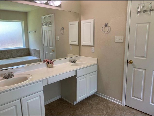 19130 Clevera Walk Lane, Houston, TX 77084