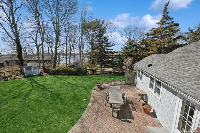 250 Oak Road, New Suffolk, NY 11956