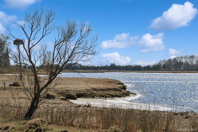250 Oak Road, New Suffolk, NY 11956