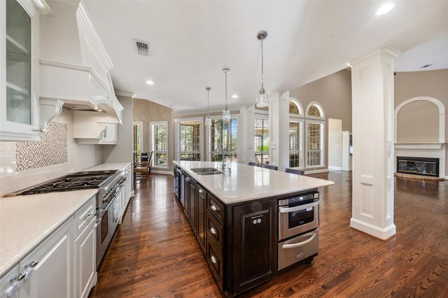 22 Royal Dalton Circle, Conroe, TX 77304