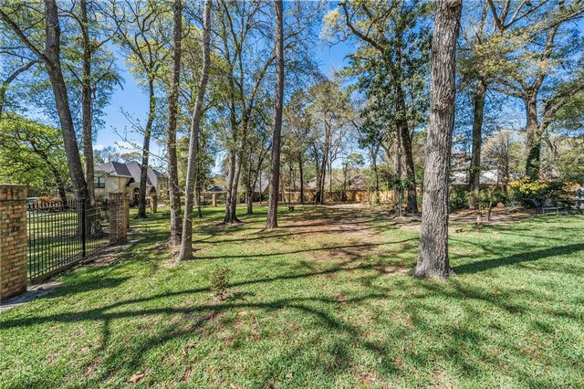 22 Royal Dalton Circle, Conroe, TX 77304