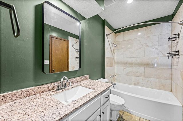 1406 SE 2nd Street, Lee's Summit, MO 64063