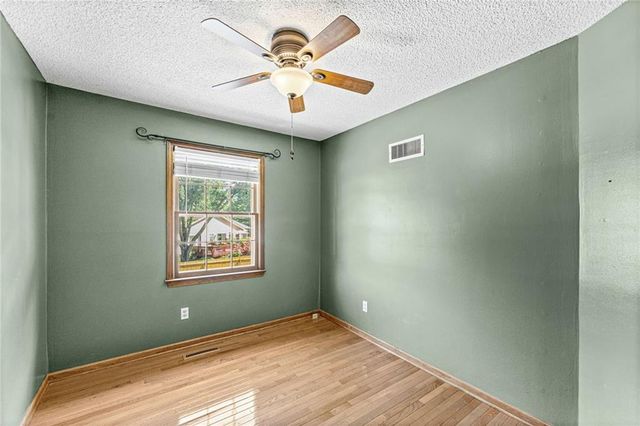 1406 SE 2nd Street, Lee's Summit, MO 64063