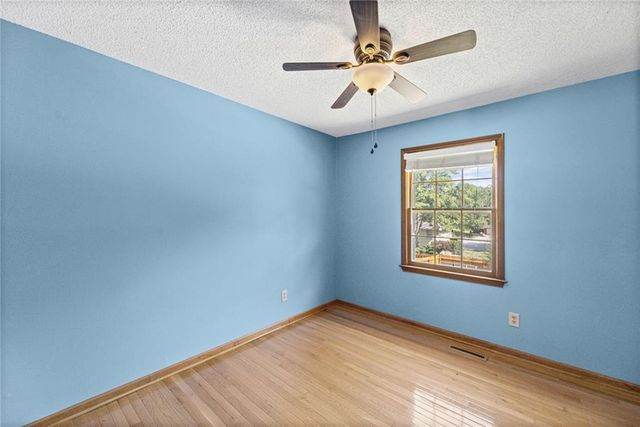 1406 SE 2nd Street, Lee's Summit, MO 64063