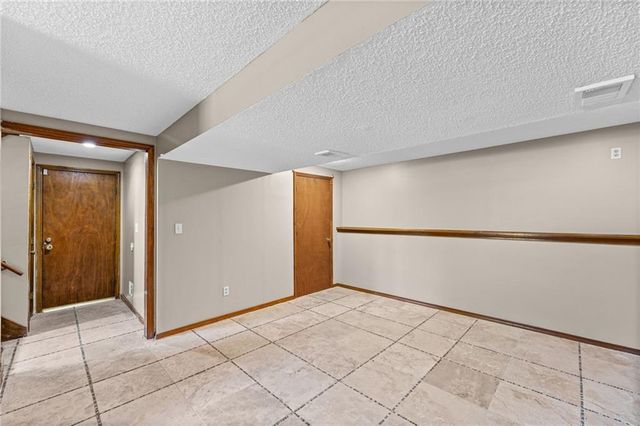 1406 SE 2nd Street, Lee's Summit, MO 64063