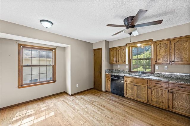 1406 SE 2nd Street, Lee's Summit, MO 64063