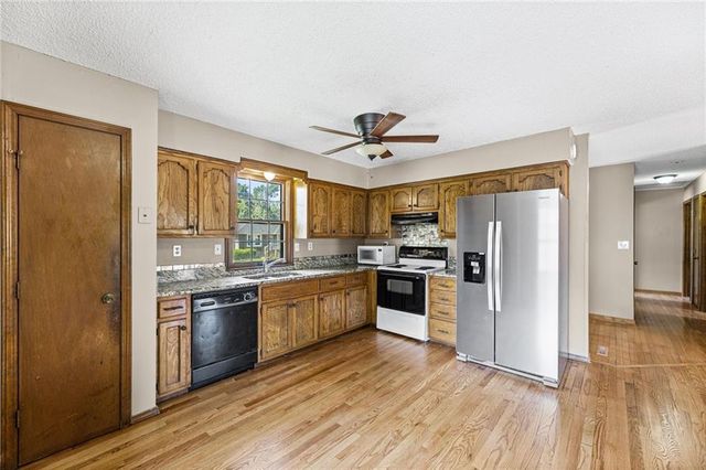 1406 SE 2nd Street, Lee's Summit, MO 64063