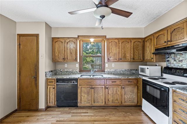 1406 SE 2nd Street, Lee's Summit, MO 64063