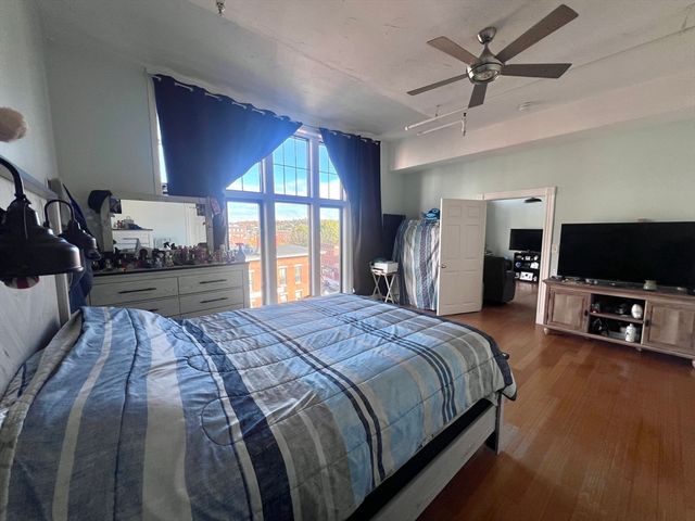 16 Merrimack St 4A, Lowell, MA 01852