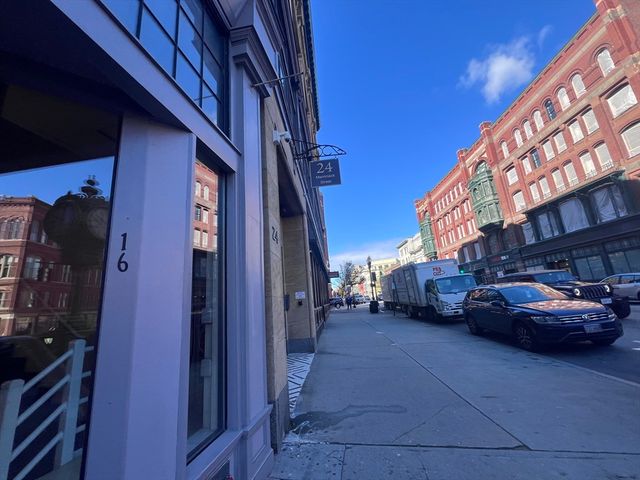 16 Merrimack St 4A, Lowell, MA 01852