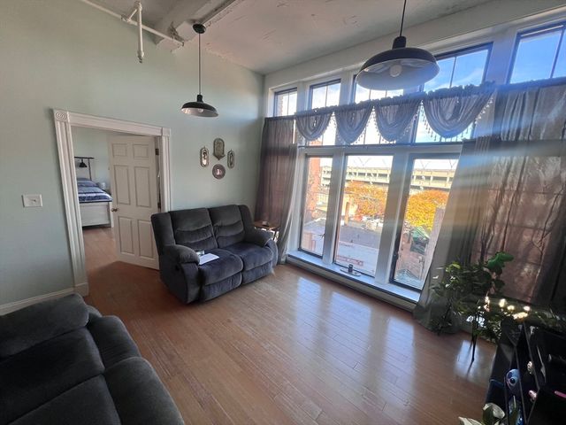 16 Merrimack St 4A, Lowell, MA 01852