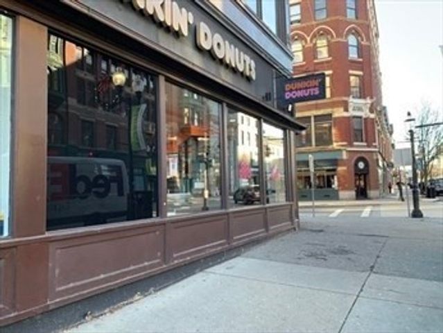 16 Merrimack St 4A, Lowell, MA 01852