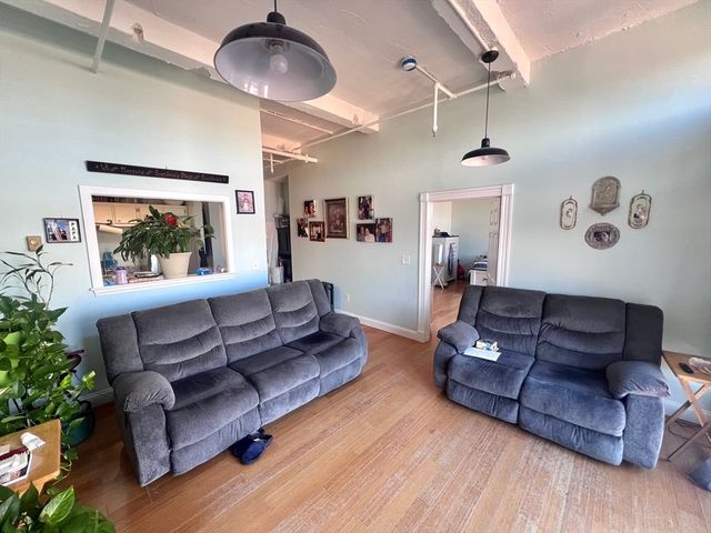 16 Merrimack St 4A, Lowell, MA 01852