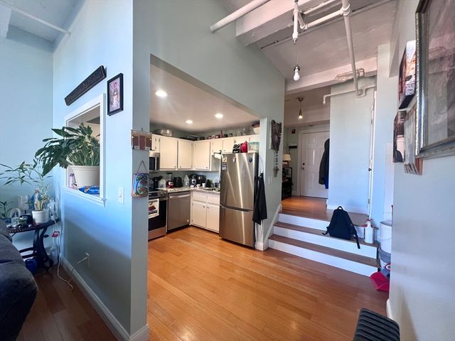 16 Merrimack St 4A, Lowell, MA 01852