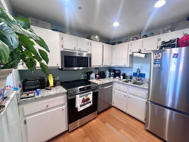 16 Merrimack St 4A, Lowell, MA 01852