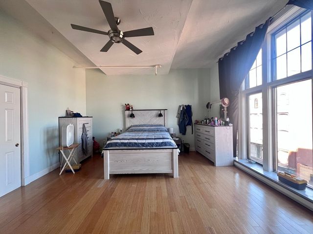 16 Merrimack St 4A, Lowell, MA 01852