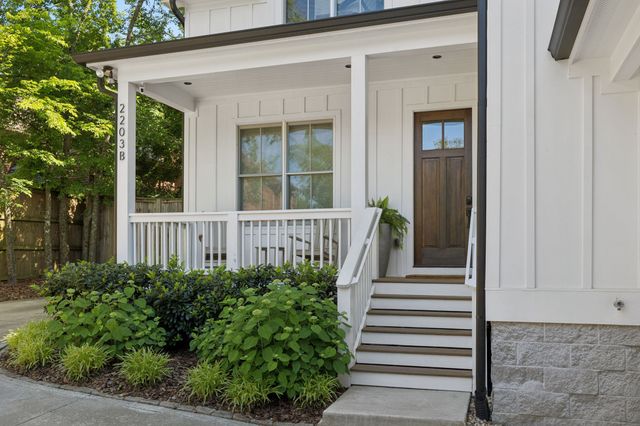 2203B Hobbs Rd, Nashville, TN 37215
