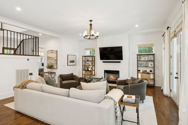 2203B Hobbs Rd, Nashville, TN 37215