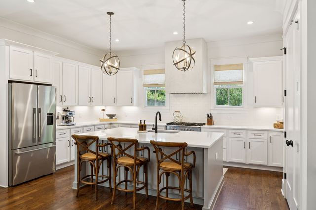 2203B Hobbs Rd, Nashville, TN 37215
