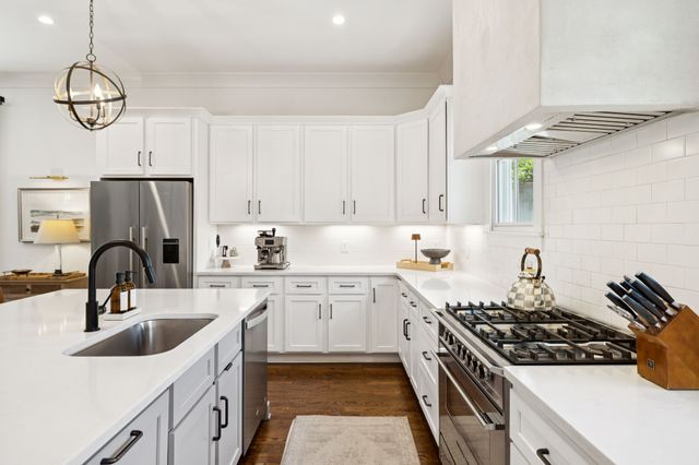 2203B Hobbs Rd, Nashville, TN 37215