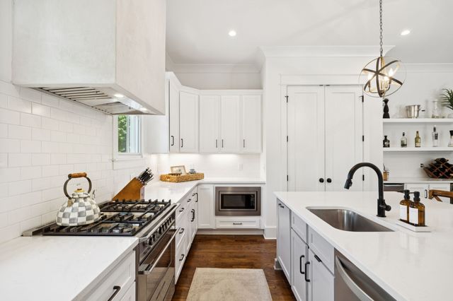 2203B Hobbs Rd, Nashville, TN 37215