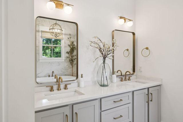 2203B Hobbs Rd, Nashville, TN 37215