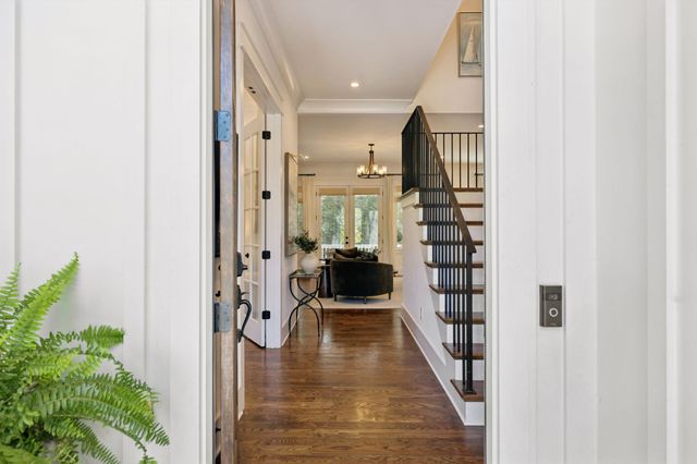2203B Hobbs Rd, Nashville, TN 37215