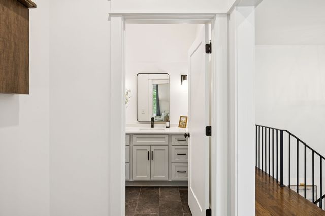 2203B Hobbs Rd, Nashville, TN 37215