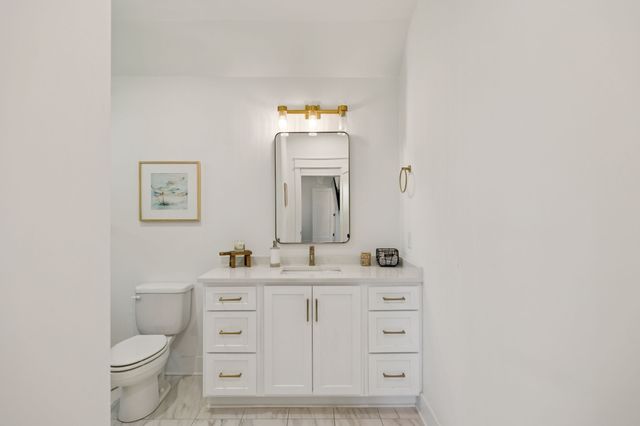 2203B Hobbs Rd, Nashville, TN 37215