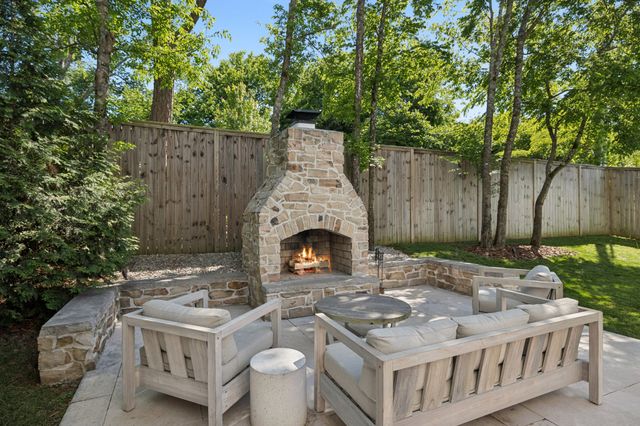 2203B Hobbs Rd, Nashville, TN 37215