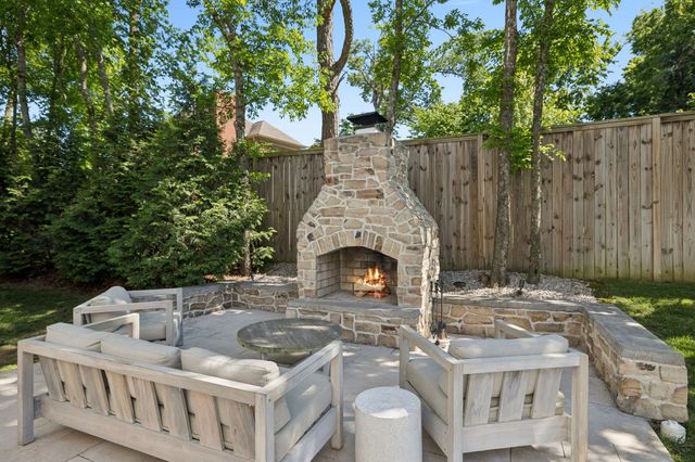 2203B Hobbs Rd, Nashville, TN 37215