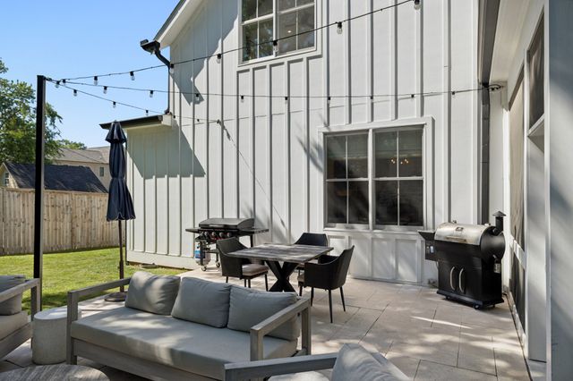 2203B Hobbs Rd, Nashville, TN 37215