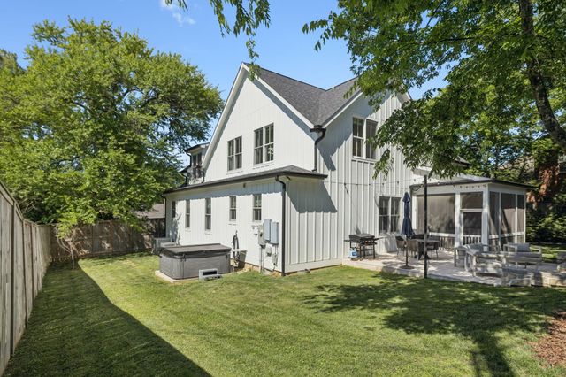 2203B Hobbs Rd, Nashville, TN 37215