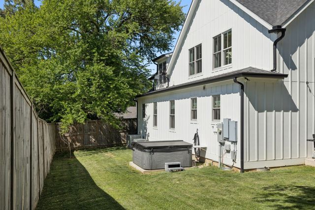 2203B Hobbs Rd, Nashville, TN 37215