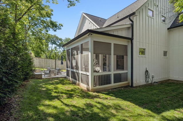 2203B Hobbs Rd, Nashville, TN 37215