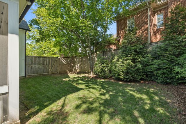 2203B Hobbs Rd, Nashville, TN 37215