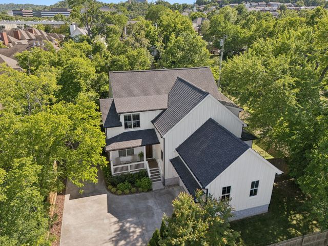 2203B Hobbs Rd, Nashville, TN 37215