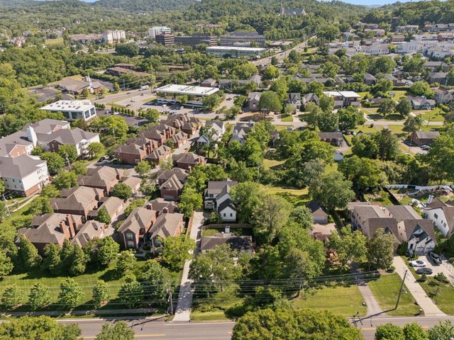 2203B Hobbs Rd, Nashville, TN 37215