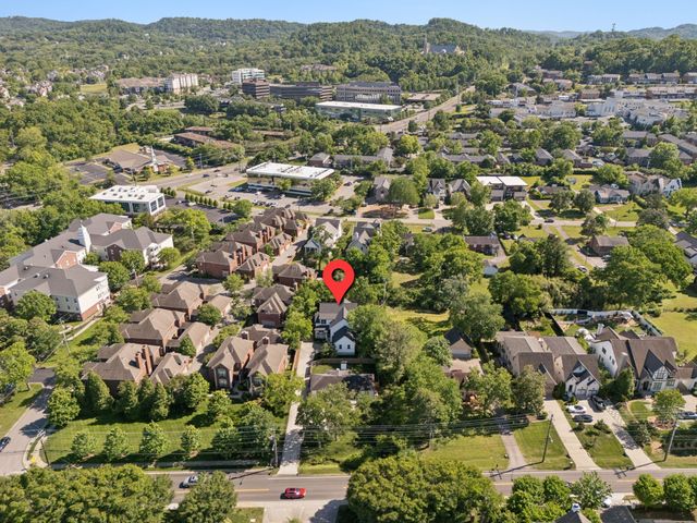 2203B Hobbs Rd, Nashville, TN 37215