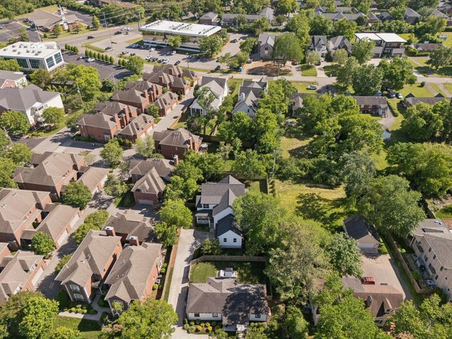 2203B Hobbs Rd, Nashville, TN 37215