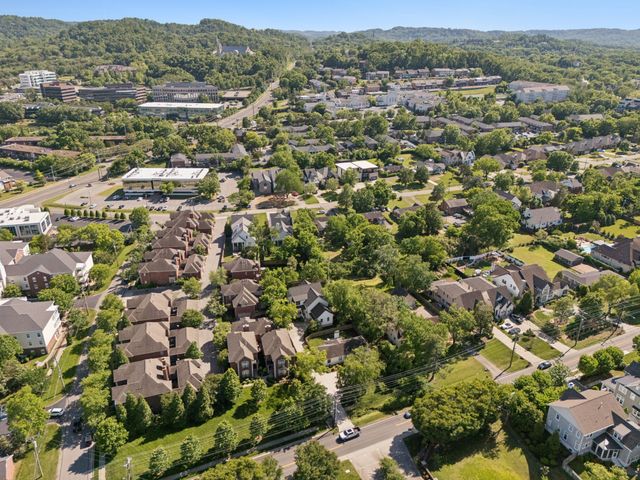 2203B Hobbs Rd, Nashville, TN 37215