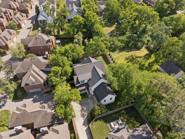 2203B Hobbs Rd, Nashville, TN 37215
