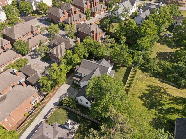 2203B Hobbs Rd, Nashville, TN 37215