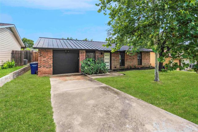 1102 Warrington DR, Austin, TX 78753